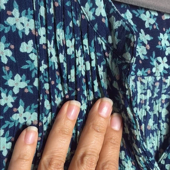 Coldwater Creek Blue and Green Floral Beautiful Flowy Button-Down Blouse - Picture 8 of 10